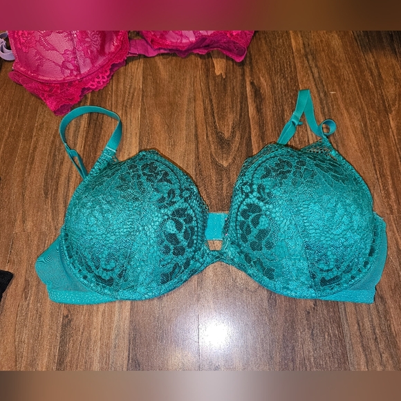 La Senza D34 Bras - Picture 9 of 9